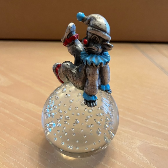 Vintage George Good Pewter Clown Paperweight. - Picture 6 of 10